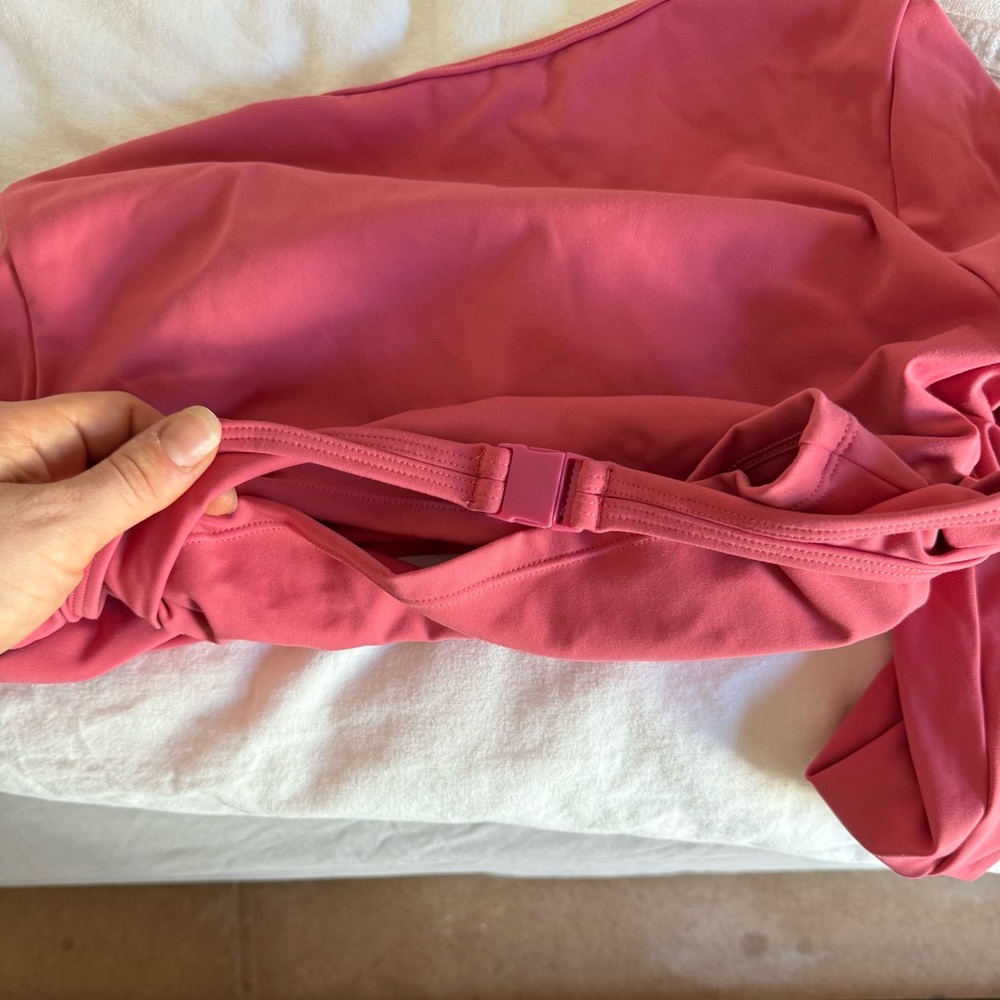 Halter Thumb Hole Long Sleeve Cropped 2-in-1 Yoga Sports - (M) NWT - Picture 7 of 12